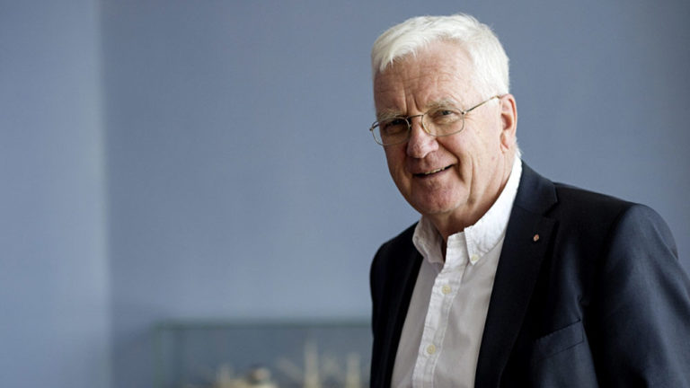 Hegnar inn i Scandic