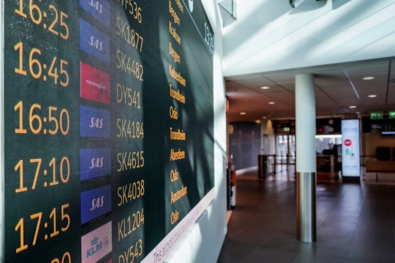 Fast Travel starter opp driften av forplassen på Stavanger lufthavn, Sola