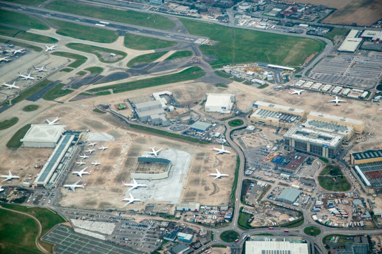 Regjeringen i Storbritannia går inn for tredje rullebane på Heathrow