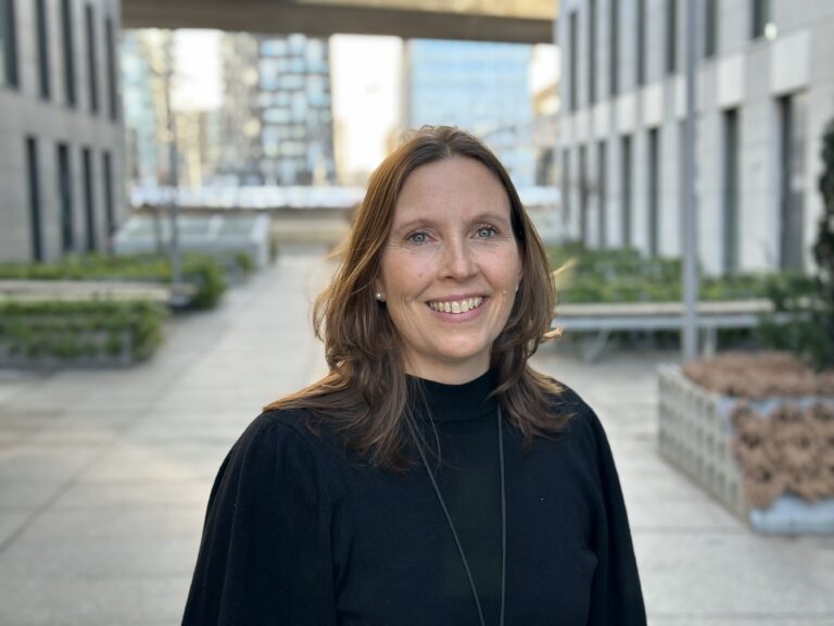 Gjensidige forsikring advarer: Når jobbreisen blir ferie, kan regningen havne hos den ansatte