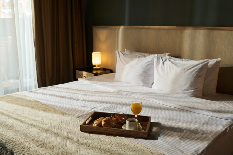 Uavhengige hoteller ble mer avhengige av OTAer i 2025