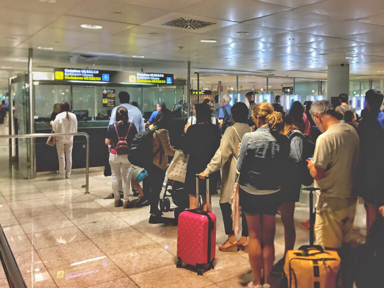 EU-kommisjonen ber Schengen-land avvikle midlertidige grensekontroller