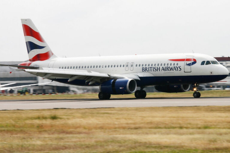British Airways-fly stengte Gatwick – ni fly erklærte drivstoffnødsituasjon