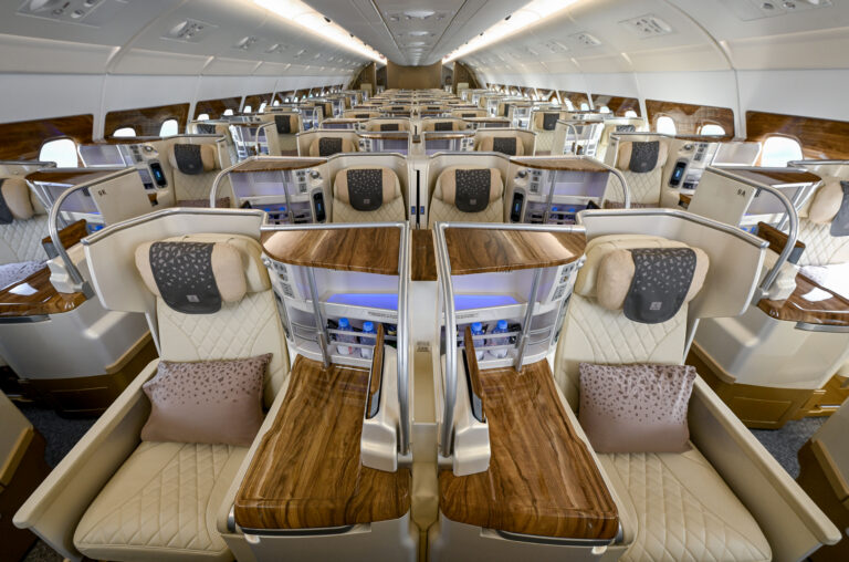 Emirates har oppgradert 100 fly i milliardprogram