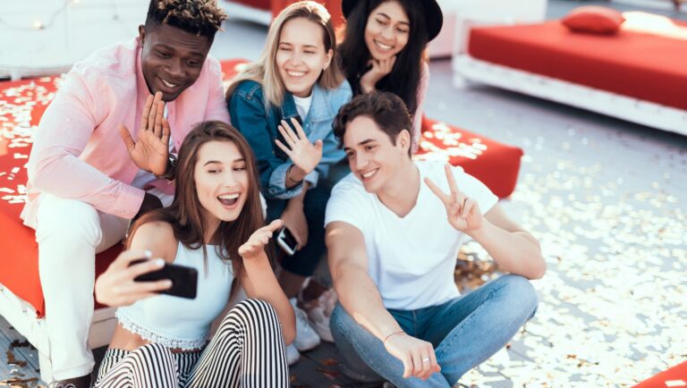 TikTok rangeres foran venner og familie som reisekilde for Gen Z