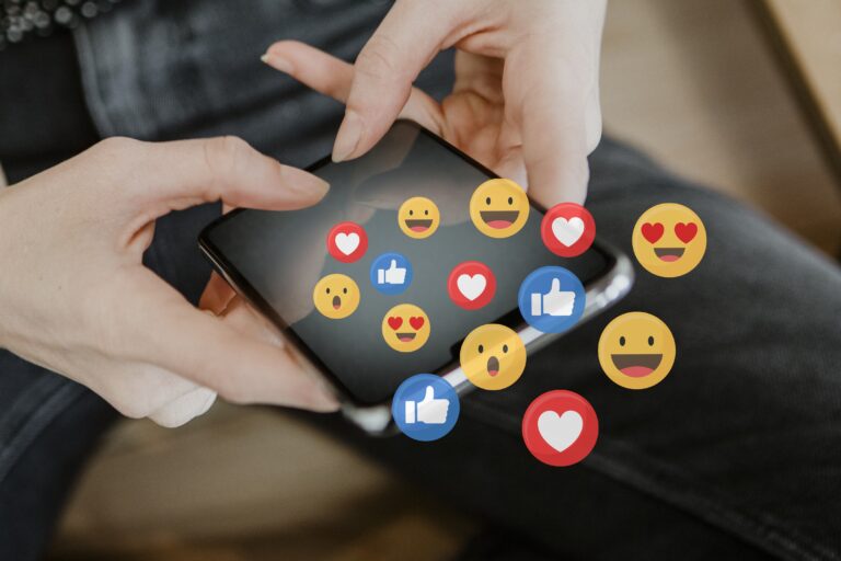 Advarer reiselivet mot å bli for avhengig av sosiale medier