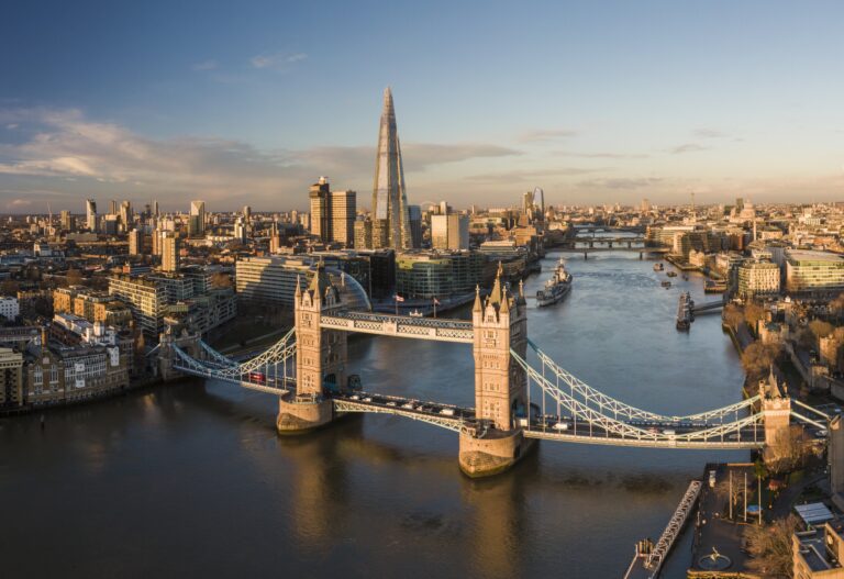 England går videre med planer om overnattingsavgift